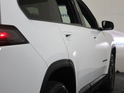 New 2026 Jeep Cherokee Laredo image 5