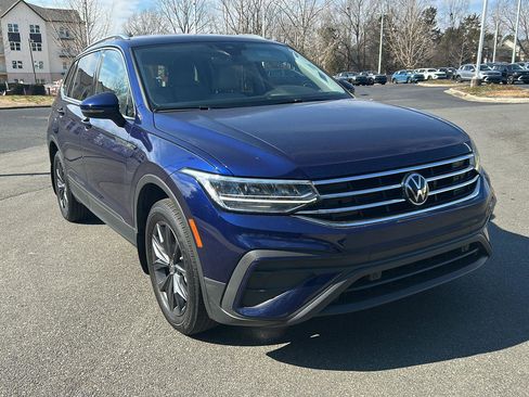 Certified 2022 Volkswagen Tiguan SE image 10
