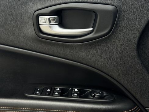 Used 2018 Jeep Compass Limited AWD/4WD image 23