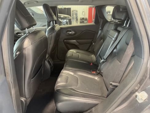 Used 2019 Jeep Cherokee Limited AWD/4WD image 14