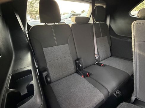 Used 2025 GMC Acadia Elevation image 19