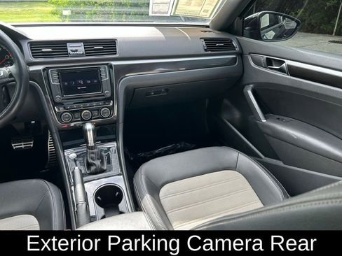 Used 2018 Volkswagen Passat 3.6 FWD image 11
