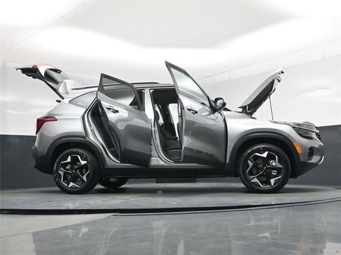 New 2026 Kia Seltos EX image 21