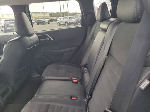 Used 2024 Mitsubishi Outlander AWD image 25