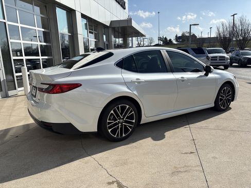 Used 2025 Toyota Camry XLE w/ Premium Plus Package image 10