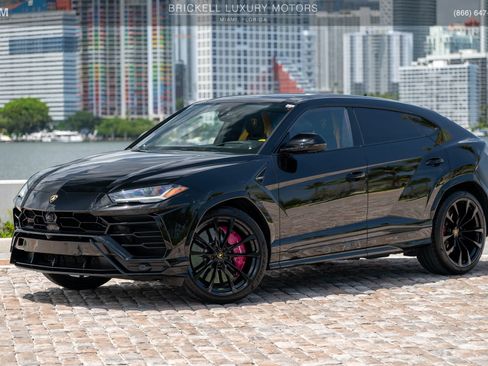 Used 2022 Lamborghini Urus AWD/4WD image 9