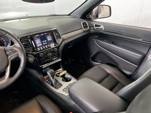 Used 2022 Jeep Grand Cherokee Limited image 24