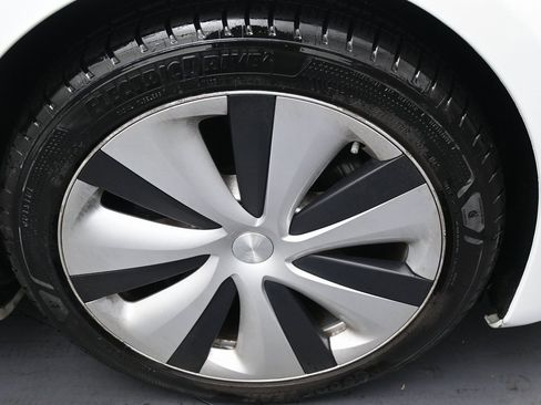 Used 2020 Tesla Model S Long Range Plus image 38