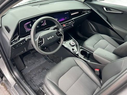 Certified 2025 Kia Niro EX image 15