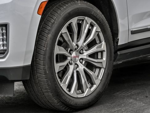 Used 2021 GMC Yukon Denali w/ Denali Premium Package image 3