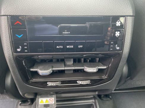 New 2025 Jeep Grand Cherokee L Limited w/ Black Appearance Package image 23