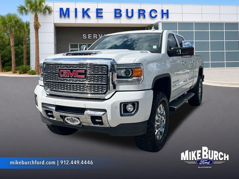Used 2019 GMC Sierra 2500 Denali w/ Duramax Plus Package AWD/4WD image 1