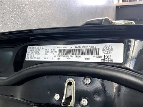 Used 2019 RAM 1500 Classic SLT AWD/4WD image 18