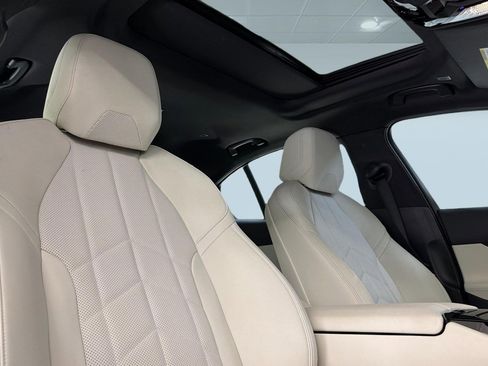 Used 2025 BMW 530i w/ Premium Package RWD image 27