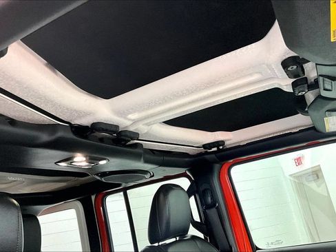 Used 2020 Jeep Wrangler Unlimited Sahara w/ Uconnect 4C Nav & Sound Group AWD/4WD image 21
