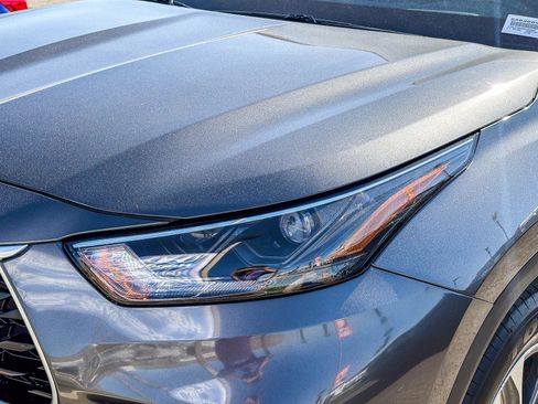 Certified 2024 Toyota Highlander XLE AWD/4WD image 9