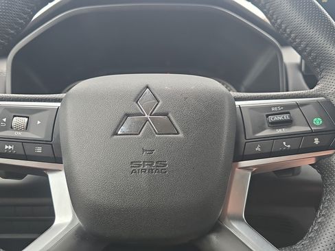 Used 2025 Mitsubishi Outlander SE FWD image 12