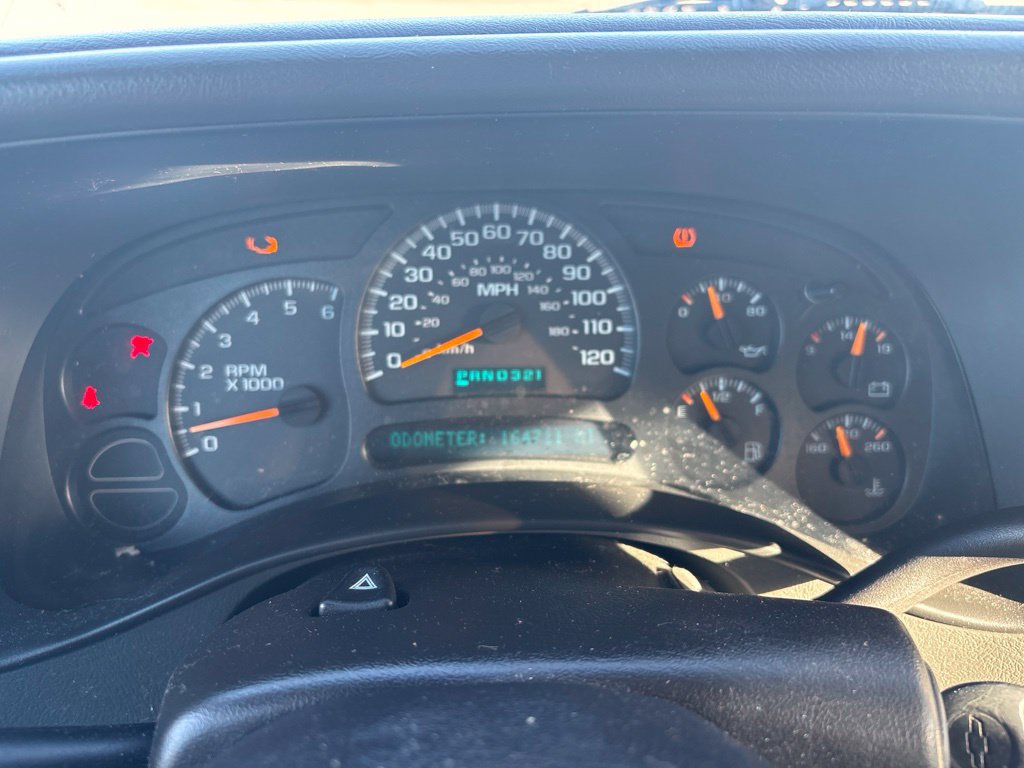 Used 2005 Chevrolet Suburban LS w/ Preferred Equipment Group AWD/4WD image 8