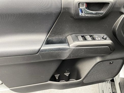 Certified 2023 Toyota Tacoma TRD Off-Road w/ TRD Premium Off Road Package AWD/4WD image 9