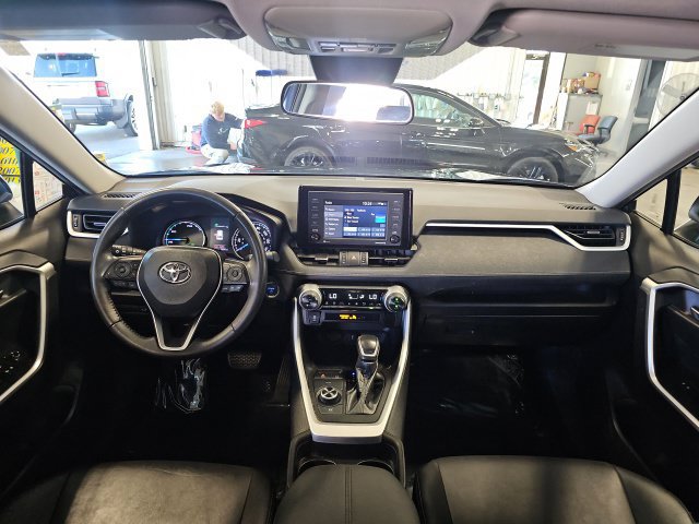 Used 2021 Toyota RAV4 XLE Premium AWD/4WD image 33