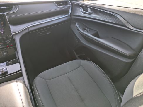 Used 2023 Jeep Grand Cherokee L Laredo image 21