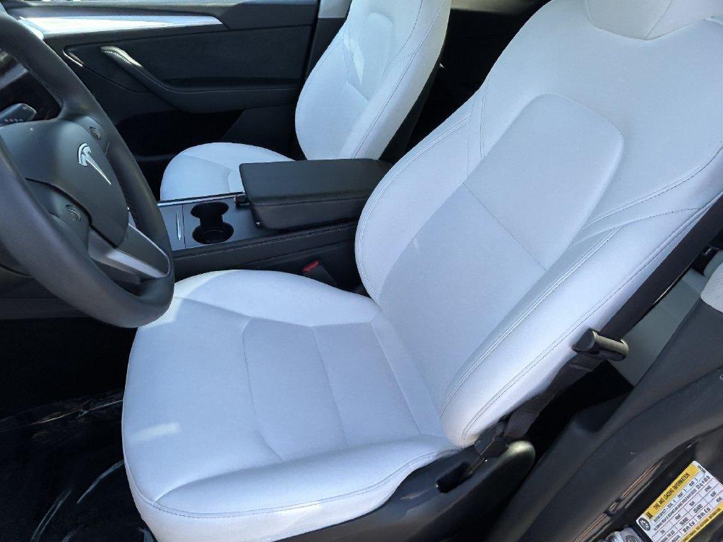 Used 2024 Tesla Model Y Long Range RWD image 21