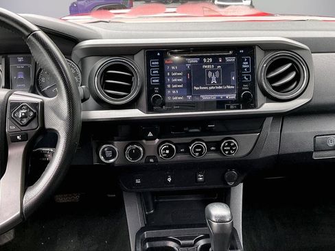 Used 2017 Toyota Tacoma TRD Off-Road AWD/4WD image 13