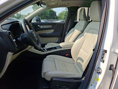 Used 2023 Volvo XC40 B5 Plus w/ Driver Assist Package AWD/4WD image 11