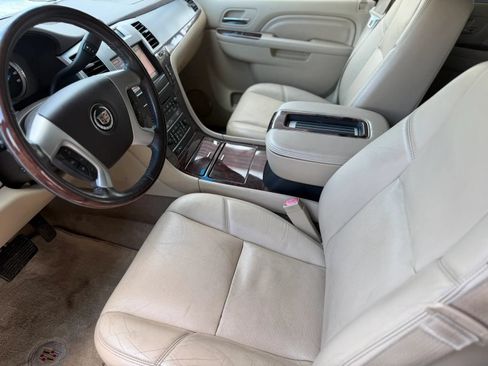 Used 2014 Cadillac Escalade Luxury AWD/4WD image 14