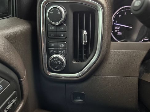 Used 2019 GMC Sierra 1500 SLT w/ SLT Premium Plus Package AWD/4WD image 27