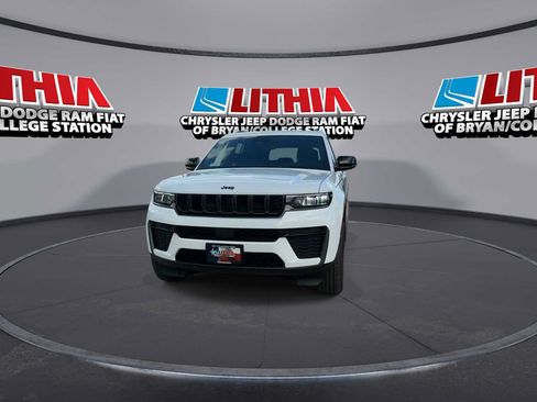 New 2026 Jeep Grand Cherokee L 2WD image 3