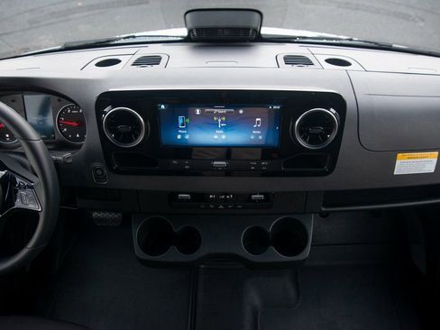 Used 2025 Mercedes-Benz Sprinter 4500 image 26