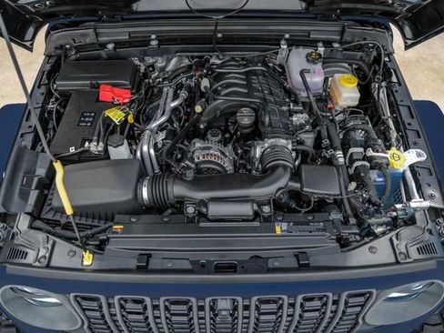 Used 2025 Jeep Wrangler Unlimited Rubicon w/ Technology Group image 92