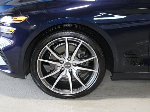 Used 2023 Genesis G70 2.0T image 6