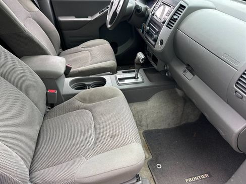 Used 2016 Nissan Frontier SV AWD/4WD image 14