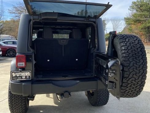 Used 2018 Jeep Wrangler Rubicon w/ Power Convenience Group image 10