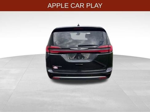 Used 2023 Chrysler Pacifica Touring-L FWD image 6