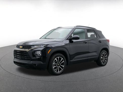 Used 2025 Chevrolet TrailBlazer LT FWD image 3