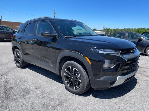 Used 2023 Chevrolet TrailBlazer LT w/ Convenience Package AWD/4WD image 2