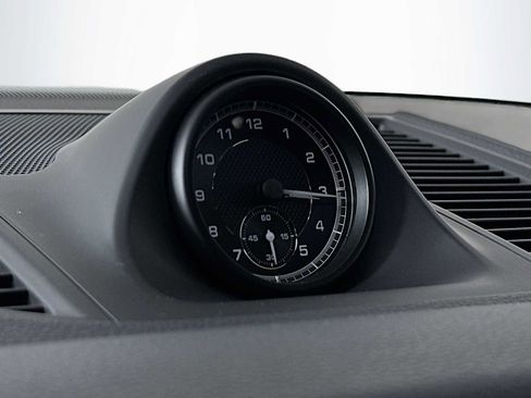 Certified 2025 Porsche Macan image 17