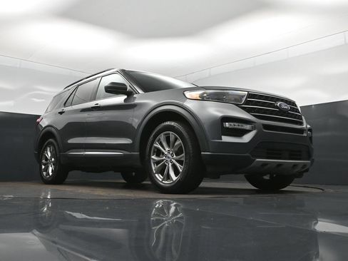 Used 2023 Ford Explorer XLT w/ Equipment Group 202A AWD/4WD image 44