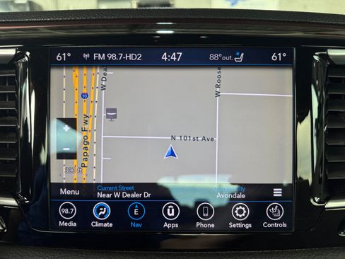 Used 2020 Chrysler Pacifica Limited w/ Tire & Wheel Group FWD image 22