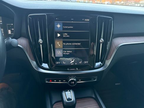 Used 2019 Volvo S60 T5 Momentum image 19