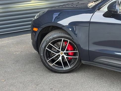 Certified 2022 Porsche Macan S AWD/4WD image 12
