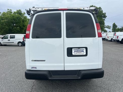 Used 2017 Chevrolet Express 2500 RWD image 8