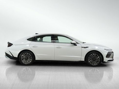 Certified 2025 Hyundai Sonata Limited FWD image 6