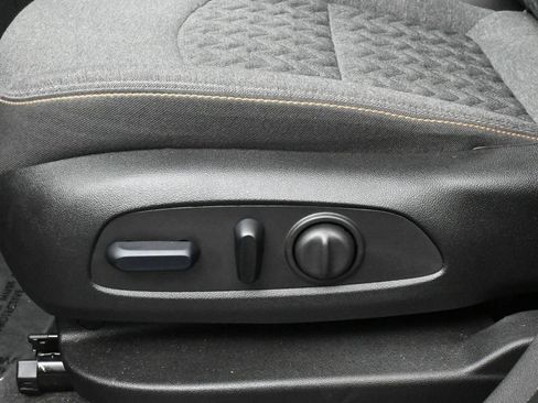 Used 2024 Chevrolet Equinox LT FWD image 12