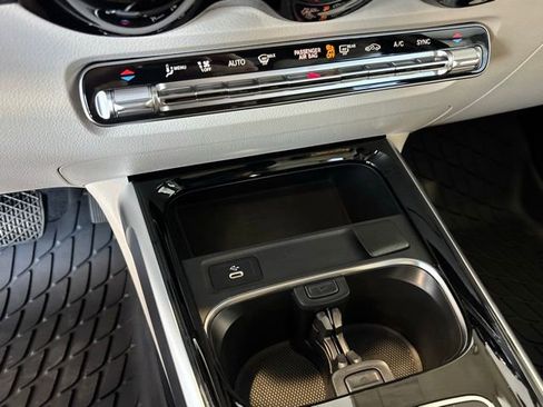 New 2026 Mercedes-Benz GLB 250 4MATIC image 16