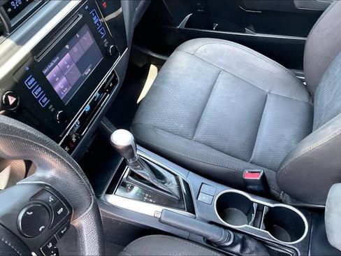 Used 2018 Toyota Corolla LE FWD image 13