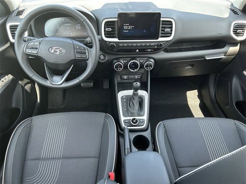 New 2025 Hyundai Venue Limited image 3